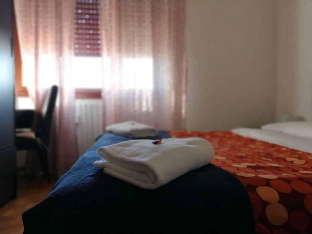 B&B Colombo Pisa 3*,